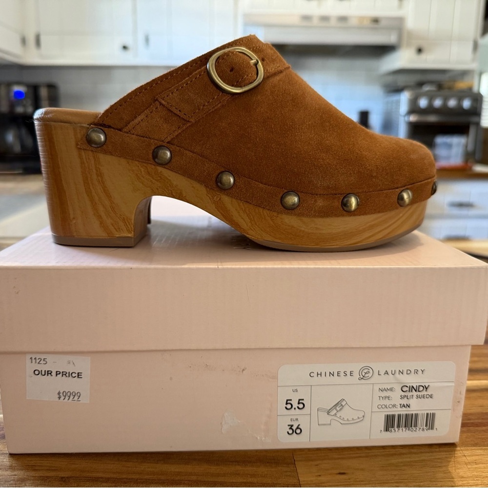 NWB  Chinese Laundry Cindy Brown Suede Mules